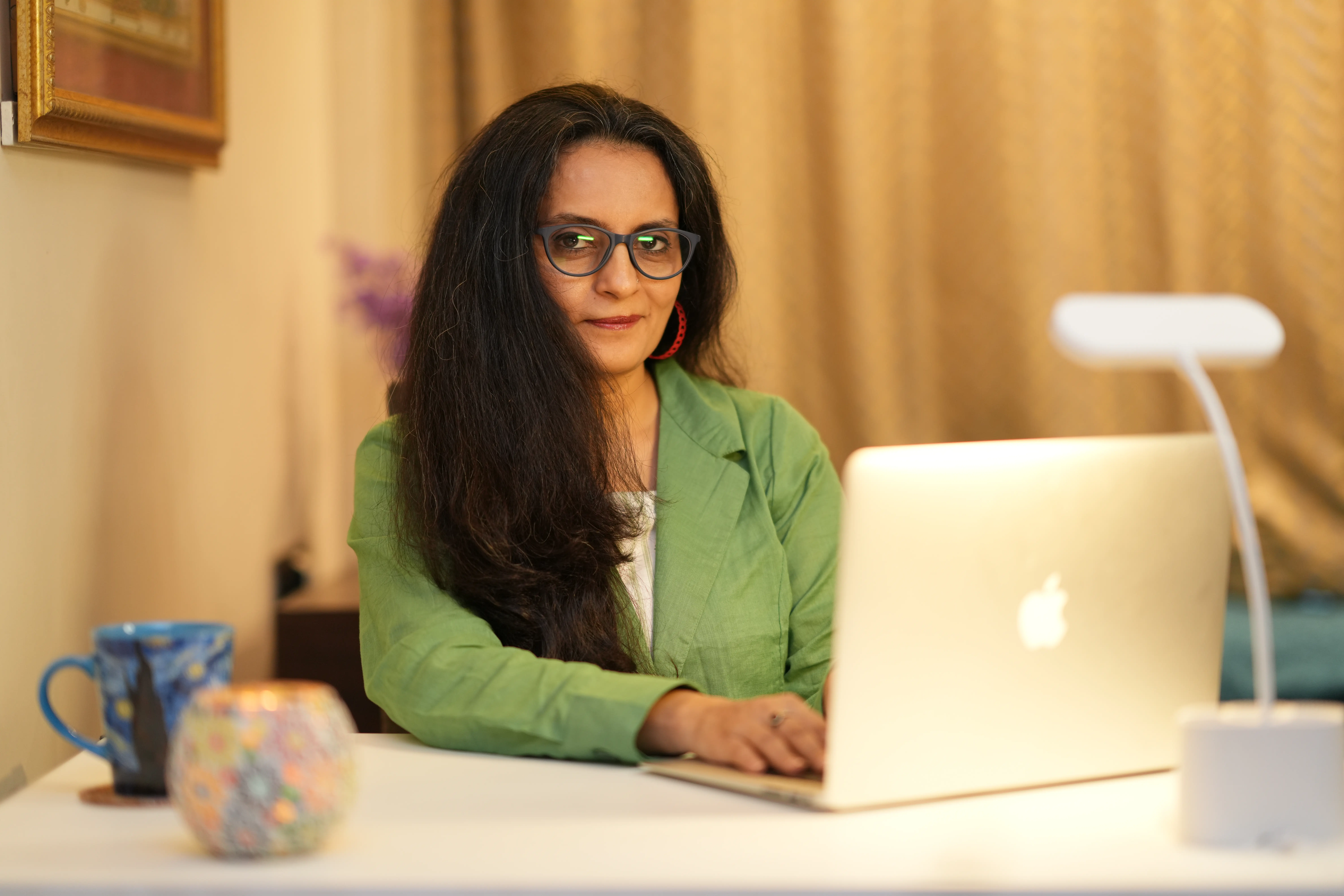 Certified hypnotherapy session for emotional healing by relationship coach in Mumbai